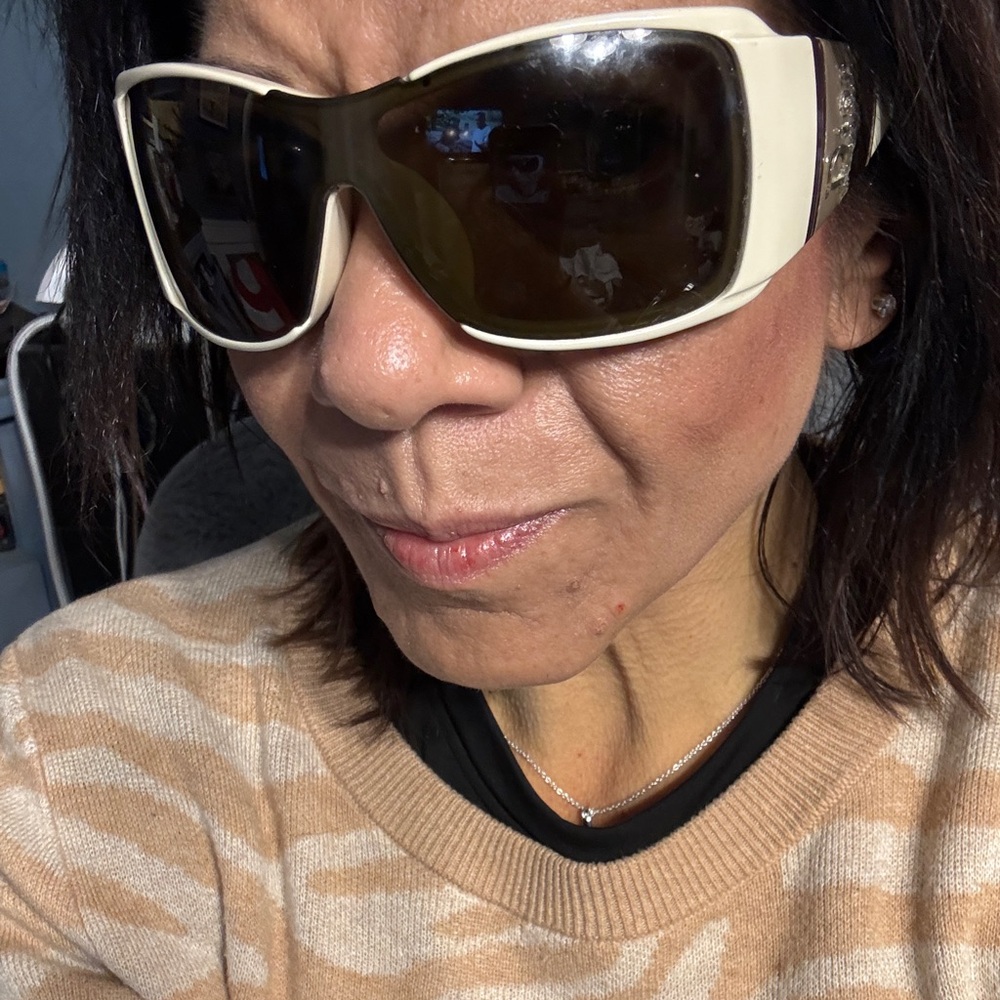 Dior Elegant White and Black Sunglasses - Picture 6 of 7
